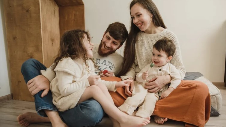 Mężczyzna rozwodzi się z żoną po narodzinach piątej córki, spotyka ją przypadkowo po kilku latach – Historia dnia.