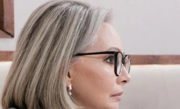 Moja bogata synowa zaprosiła mnie na kolację, żeby mnie celowo postawić w niezręcznej sytuacji - dałam jej lekcję, której nigdy nie zapomni.