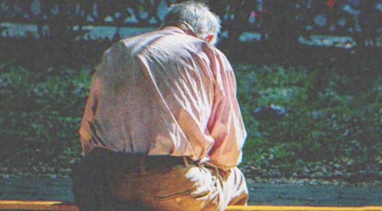 Mężczyzna zostawia swoją żonę po 47 latach, a kilka miesięcy później błaga ją na kolanach, aby go przebaczyła - Historia dnia