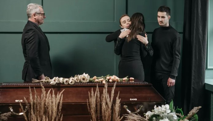 Mój tata odszedł, gdy miałem trzy lata — na jego pogrzebie byłem w szoku, dowiadując się, co zostawił mi w testamencie.