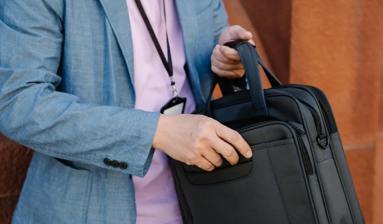 Mój zajęty ojciec nigdy nie spędza z nami czasu i traktuje mamę jak służącą – mój brat i ja daliśmy mu lekcję.