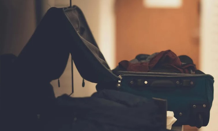 Moja ciotka namówiła babcię, żeby zapłaciła za „rodzinne wakacje” – a potem zostawiła ją w tanim motelu, podczas gdy sama żyła w luksusie, ale to my śmialiśmy się ostatni.