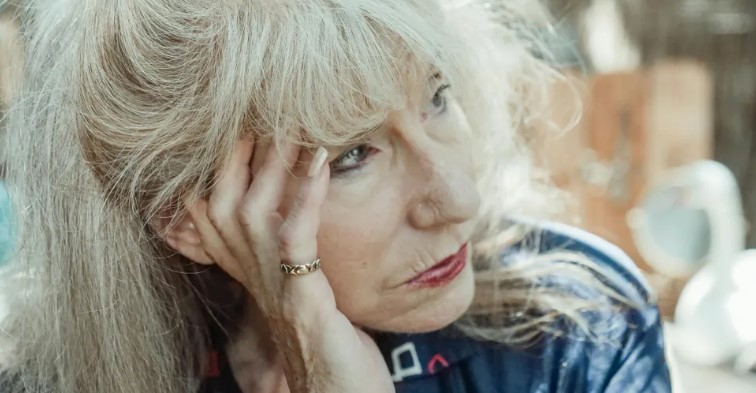 Moja synowa nagle zaczęła nazywać mnie „mamą” po latach chłodu – dowiedziałam się dlaczego i nie puściłam tego płazem.