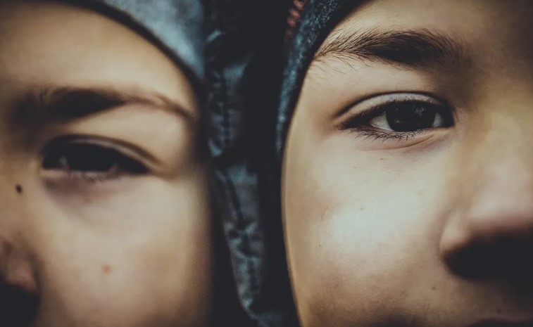 Ojciec dowiaduje się, że jego synowie bliźniacy są w rzeczywistości jego braćmi – Historia dnia.