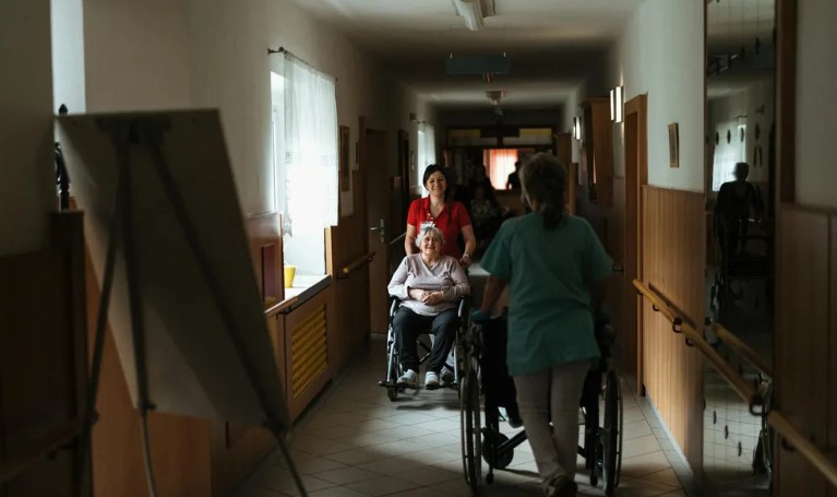 Mój 32-letni syn urządził dziką imprezę urodzinową w moim domu i prawie go zniszczył.