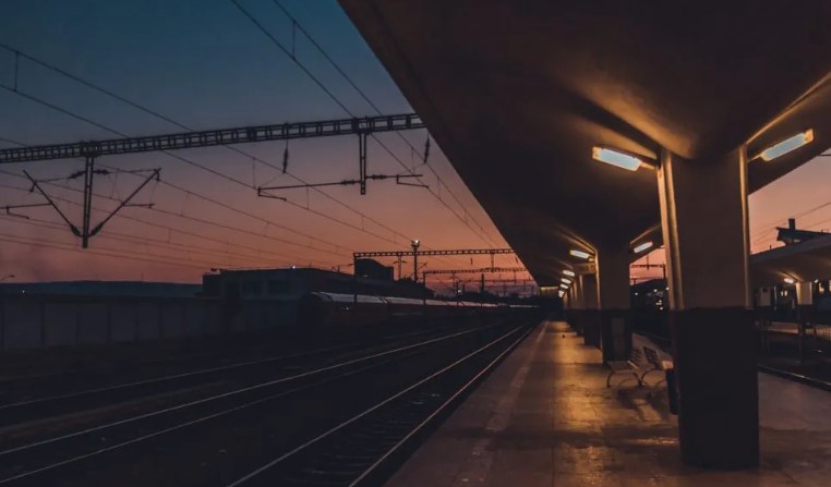 Przez siedem lat jej syn rozmawiał z matką tylko przez wideorozmowy, gdy w końcu ją odwiedza, zastaje opuszczony dom – Historia dnia
