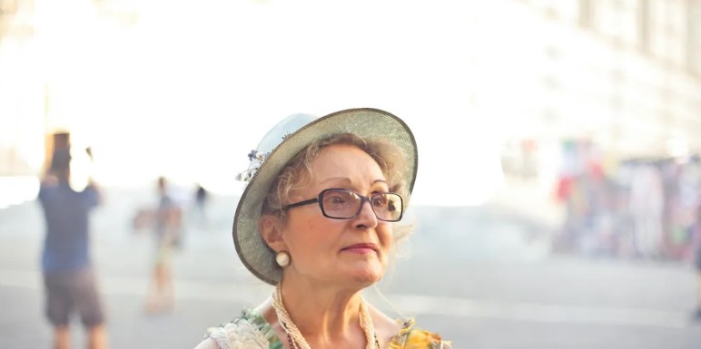 Moja synowa nagle zaczęła nazywać mnie „mamą” po latach chłodu – dowiedziałam się dlaczego i nie puściłam tego płazem.
