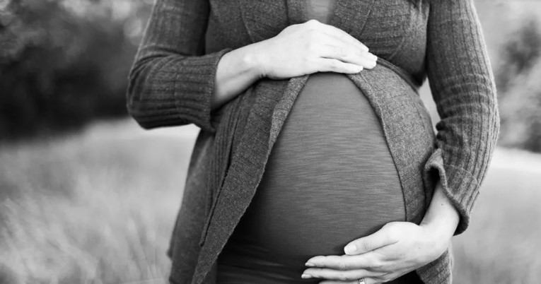 Moja teściowa zawstydziła mnie w kościele za rozwód — ale sekret, który ukrywała, był jeszcze gorszy.