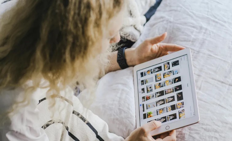 Usłyszałem, jak nasze dziecko płacze, gdy stałem pod prysznicem, a moja żona oglądała telewizję – gdy wszedłem do jego pokoju, krzyknąłem ze strachu.
