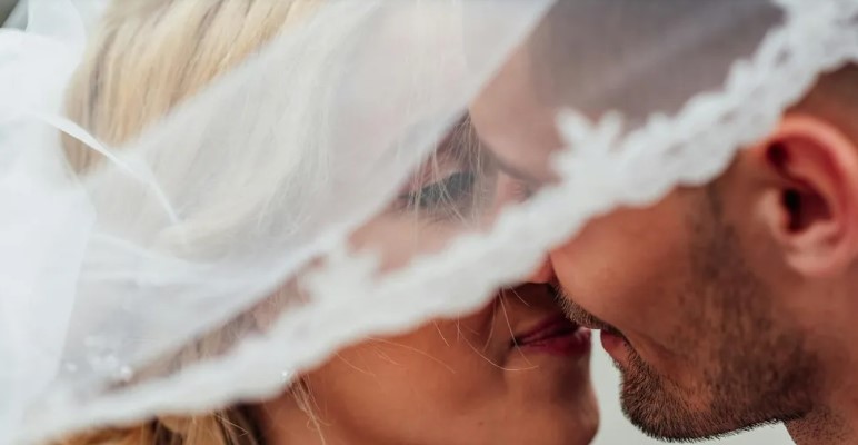 Po rozwodzie mój tata zawsze wybierał dzieci ze swojej nowej rodziny – więc na mojej imprezie z okazji ukończenia szkoły czekała go niespodzianka.