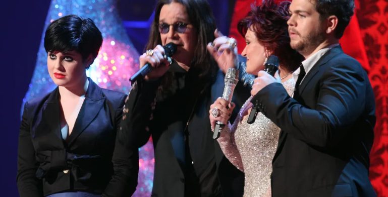 Ozzy Osbourne zmarł „otoczony miłością” w wieku 76 lat — szczegóły.