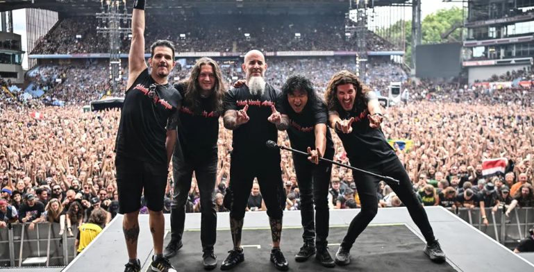 Ozzy Osbourne zmarł „otoczony miłością” w wieku 76 lat — szczegóły.