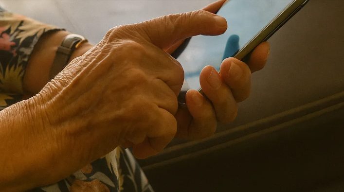 Moja umierająca babcia wydała oszczędności życia na moje wesele jako ostatnie życzenie, a ja nie miałam wyboru i musiałam poprosić bezdomnego, by został moim panem młodym — historia dnia.