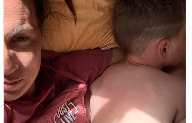 Po urodzeniu trzeciego dziecka zasłabła – potem dowiedziała się, że od 5 lat żyje z nieuleczalnym rakiem.