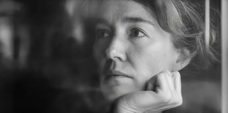 Moja córka nie odzywała się do mnie przez lata, aż do dnia, gdy znalazłam kartkę urodzinową, której nigdy nie wysłała — Historia dnia