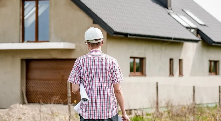 Nikt nie wiedział, że starsza kobieta od lat mieszkała w swoim samochodzie, dopóki sąsiad tego nie odkrył — Historia dnia