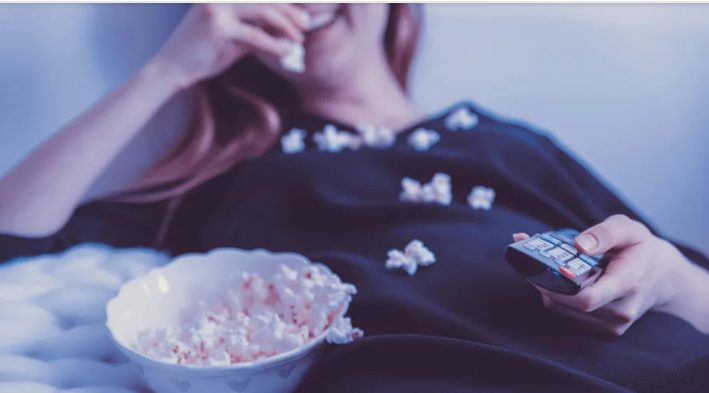 Moja szwagierka zjadła jedzenie moich dzieci, całymi dniami oglądała Netflixa i skłamała, że jest w ciąży – wykorzystałam jej kłamstwo, żeby wyrzucić ją z mojego domu.