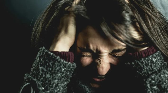 Moja szwagierka zjadła jedzenie moich dzieci, całymi dniami oglądała Netflixa i skłamała, że jest w ciąży – wykorzystałam jej kłamstwo, żeby wyrzucić ją z mojego domu.