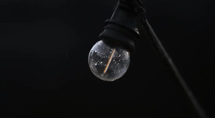 Moja teściowa sprowadziła do naszego domu trzy młode kobiety, ponieważ według niej nie byłam wystarczająca dla jej syna, więc zemściłam się w idealny sposób – opowieść dnia.