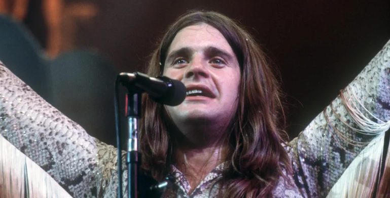 Ozzy Osbourne zmarł „otoczony miłością” w wieku 76 lat — szczegóły.