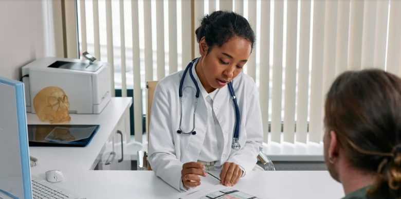 Mój mąż odszedł zaraz po diagnozie autyzmu naszego syna, a miesiąc później zażądał pełnej opieki — powód mnie oniemiał.
