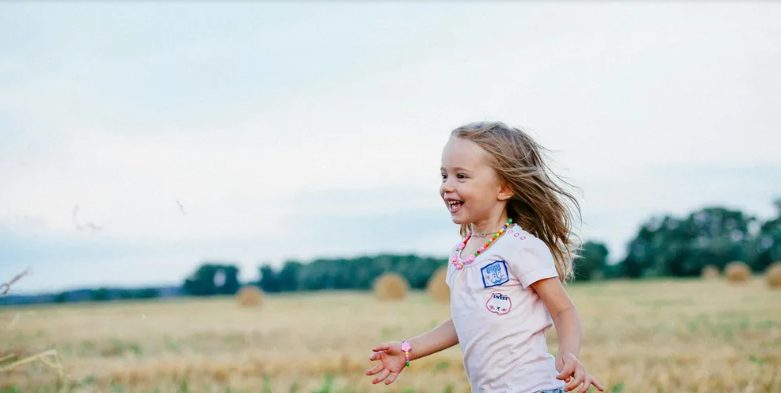 Mój ojczym odciął mnie od szpitalnej sali umierającej mamy – ale mama zostawiła mi coś, czego on nie mógł tknąć.