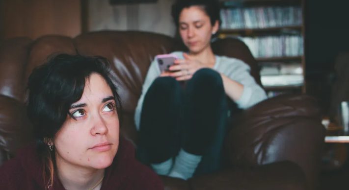 Moja przyrodnia siostra poprosiła mnie o wykonanie makijażu i fryzur dla niej oraz sześciu druhen w dniu swojego ślubu – a potem odmówiła zapłaty.