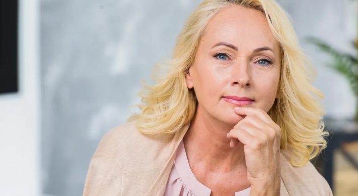 Mój nowy sąsiad bezwstydnie flirtował z moim mężem — więc dałam jej srogą lekcję.