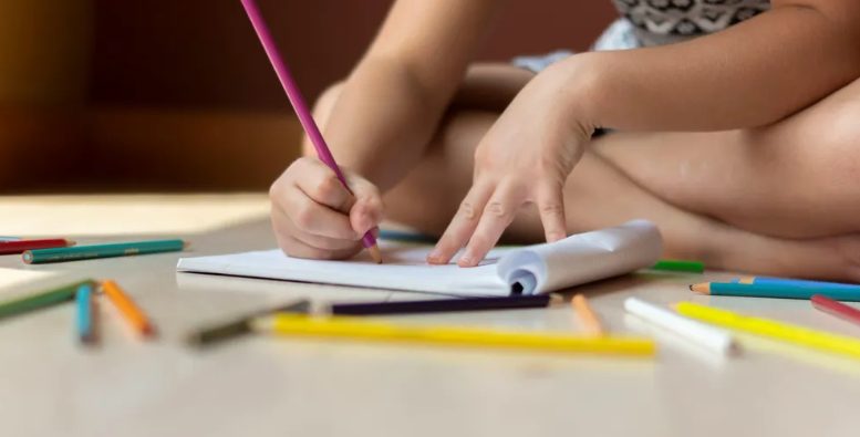 Ożeniłem się z samotną matką dwóch córek – tydzień później dziewczynki zaprosiły mnie, bym odwiedził ich tatę w piwnicy.