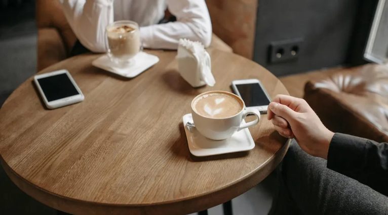 Mój zawsze zajęty mąż zaplanował zabranie swojej kochanki do hotelu spa, ale zamiast niej zabrał mnie na naszą 15. rocznicę i tego pożałował.