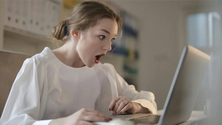 Mój mąż bez pracy potajemnie pobierał czynsz od mojej niepełnosprawnej siostry, która mieszka z nami – Ogromny błąd.