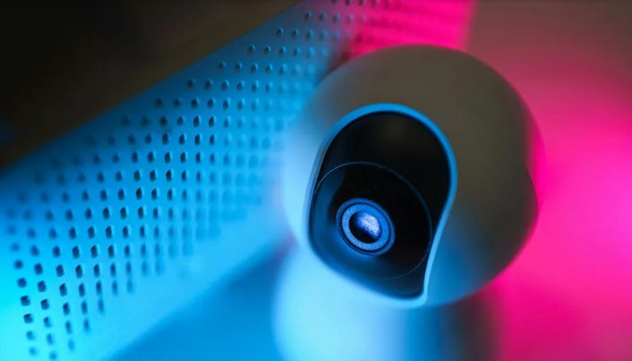Mój mąż wyrzucił mnie z domu, gdy wróciłam z chemioterapii i zobaczyłam go całującego się z kochanką – 24 godziny później klęczał przede mną, błagając, żebym wróciła.