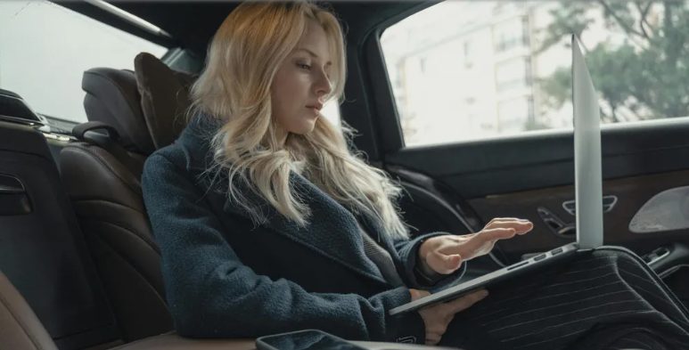 Budowaliśmy właśnie domek dla lalek, kiedy moja córka nagle powiedziała: „Tata buduje ten sam dom ze swoją tajną żoną”.