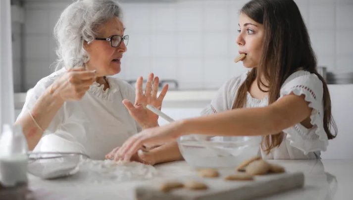 Mężczyzna, który opuścił swoją żonę po 47 latach, błagał ją na kolanach o przebaczenie kilka miesięcy później — Historia dnia