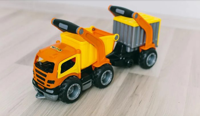 Moja macocha wyrzuciła mnie i moje dzieci z naszego własnego domu – a powód sprawił, że zaniemówiłam.