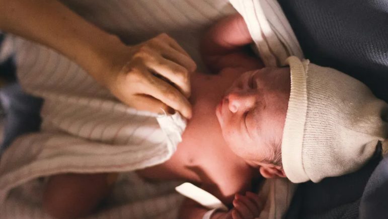 Odznalazłam moją siostrę adopcyjną, aby odzyskać to, co ukradła mi 10 lat temu, ale prawda nie była taka, jakiej się spodziewałam — Historia dnia