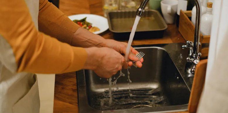 Mój mąż stale drwił ze mnie, że nic nie robię, a potem znalazł moją notatkę po tym, jak zabrało mnie pogotowie.