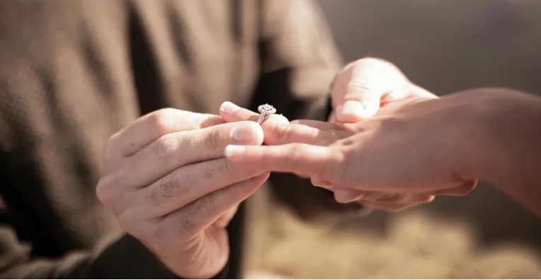 Wniosłam o rozwód po tym, jak przyłapałam męża na zdradzie – słowa naszego syna w sądzie zostawiły wszystkich w osłupieniu.