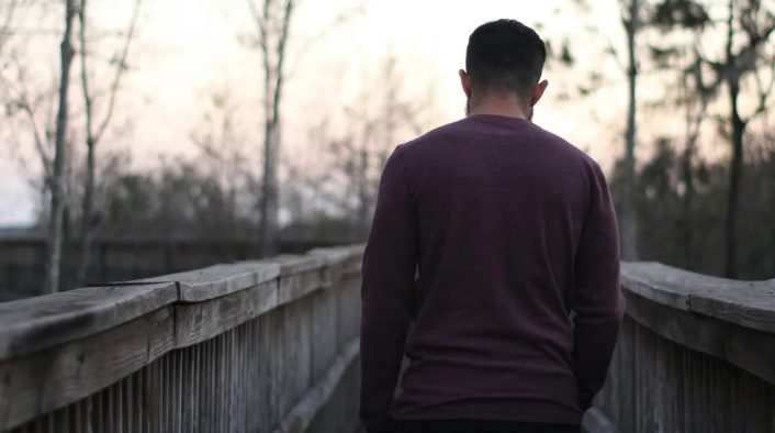 Mój kuzyn zniszczył dom mojej babci – ale w końcu wpadła prosto w pułapkę, którą dla niej przygotowałem.