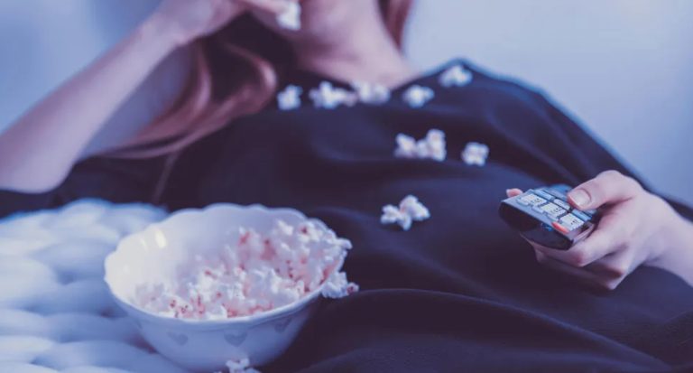 Moja szwagierka jadła jedzenie moich dzieci, cały dzień oglądała Netflix i kłamała na temat swojej ciąży – wykorzystałam jej kłamstwo, aby wyrzucić ją z mojego domu.
