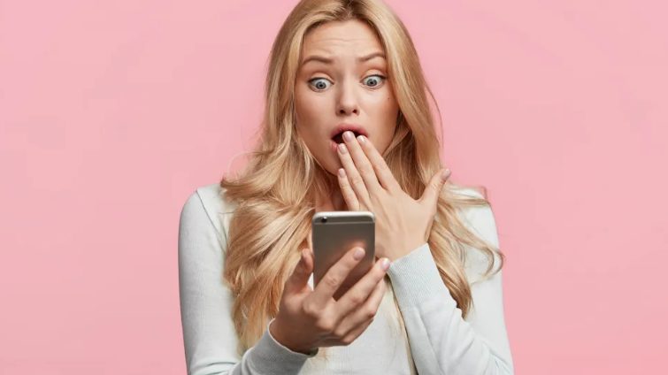 Nowa dziewczyna mojego byłego męża znalazła mój numer, żeby zadać mi tylko jedno pytanie — kiedy przeczytałam jej SMS, byłam zdumiona.