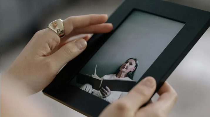 Macocha Wyrzuciła Mnie i Moje Dzieci z Własnego Domu – A Powód Pozostawił Mnie Bez Słowa