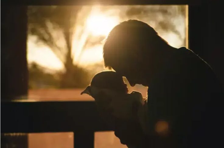 Zostałam zawstydzona na baby shower mojej siostry, ponieważ jestem samotną matką — dopóki mój dziewięcioletni syn nie wstał z listem