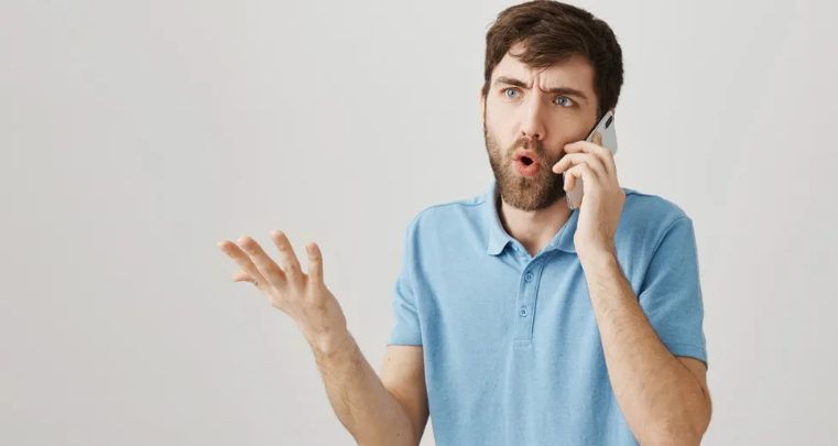Moja szwagierka kazała mojej matce spać na dywanie w korytarzu podczas wyjazdu rodzinnego.