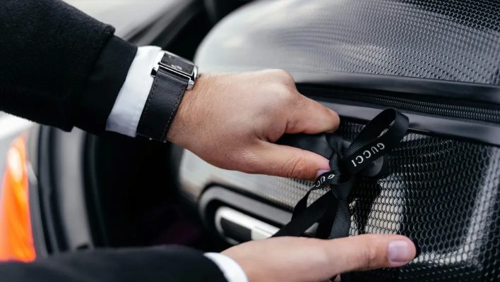 Mój mąż ciągle wyjeżdża w podróże służbowe – pewnego dnia postanowiłam go śledzić i odkryłam prawdę.