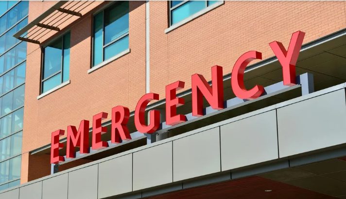 Mój mąż pojechał na wakacje z przyjaciółmi, podczas gdy ja zostałam w domu z dzieckiem i dochodziłam do siebie po cesarce – kiedy wrócił, zbladł.
