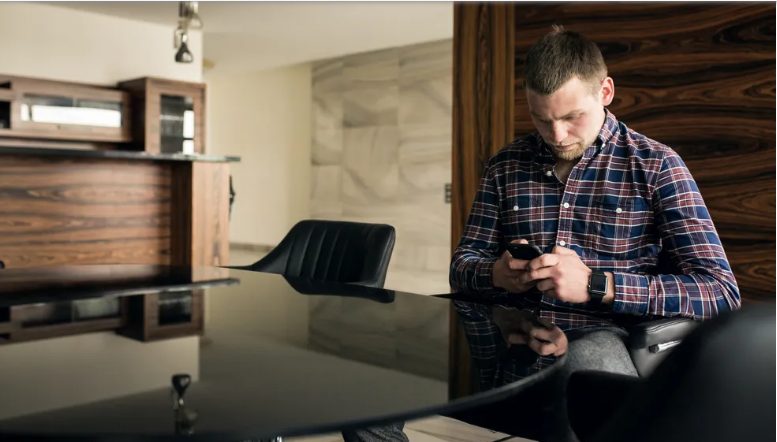 Mój mąż wyszedł w trakcie kolacji z okazji Święta Dziękczynienia – dwa dni później wrócił z bliźniakami.