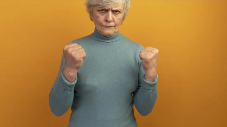Moja mama zniszczyła świeżo wyremontowany pokój zabaw mojej córki zgniłymi jajkami – kiedy dowiedziałam się dlaczego, musiałam dać jej nauczkę.