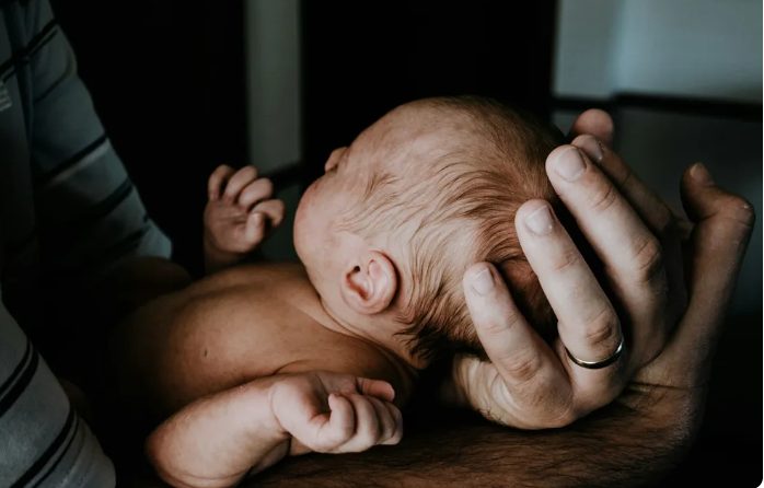Moja szwagierka potajemnie zrobiła test DNA mojej córce – kiedy dowiedziałam się, dlaczego, zerwałam kontakt z moim bratem.
