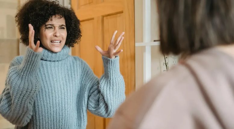 Moja siostra wyrzuciła mnie z domu babci, który odziedziczyła – ale nie miała pojęcia o sekrecie babci.